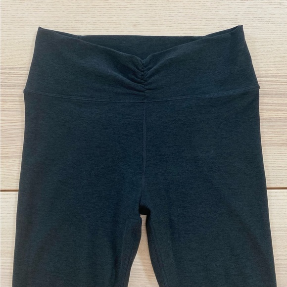 Vuori Elevation Ruched Legging Size Medium - Picture 4 of 7